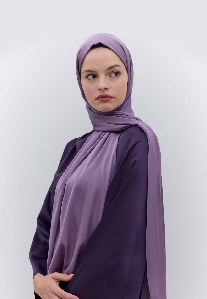 Qivola Premium Chiffon Scarf in Lilac, side view