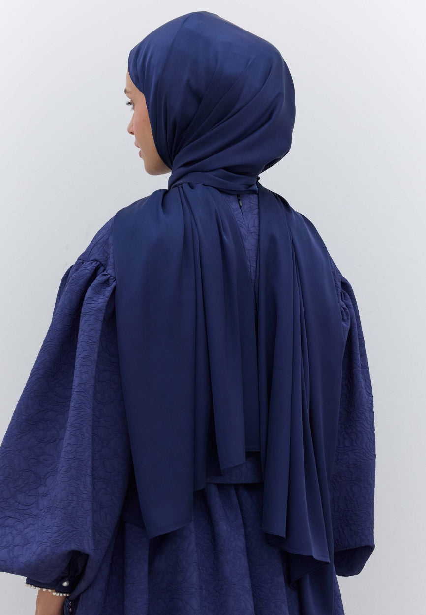 Qivola Premium Chiffon Scarf in Navy Blue, detail view