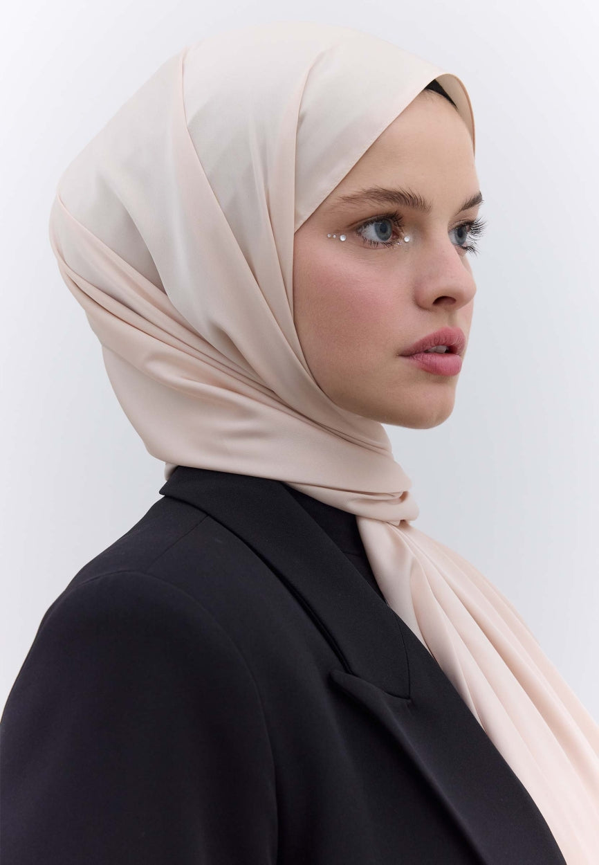 Qivola Premium Chiffon Scarf in Powder Pink, side view (variant 1)