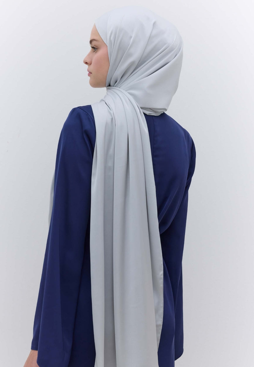 Qivola Premium Chiffon Scarf in Silver, detail view