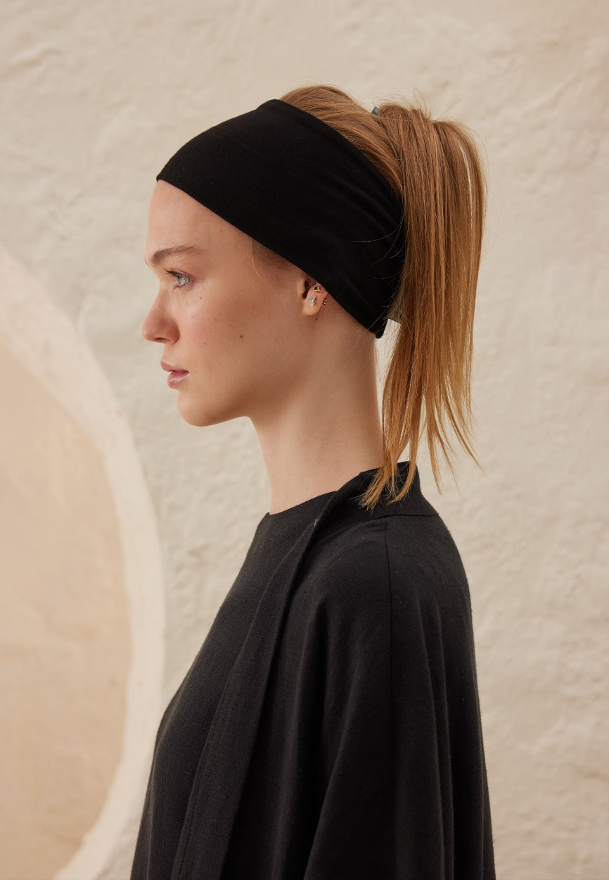 Black Silicone Anti-Slip Bandana side angle showing elegant silhouette