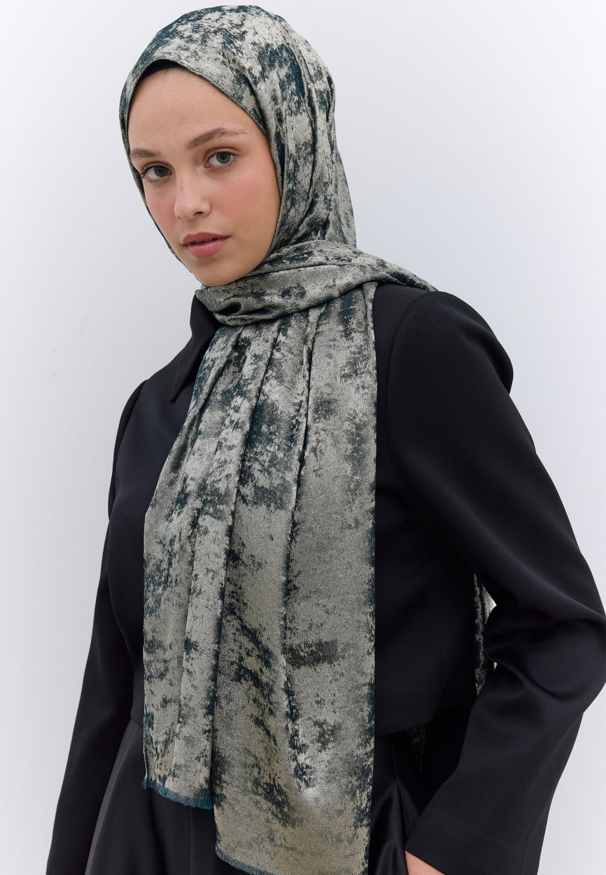 Qivola Silky Shimmery Scarf in Emerald, back view