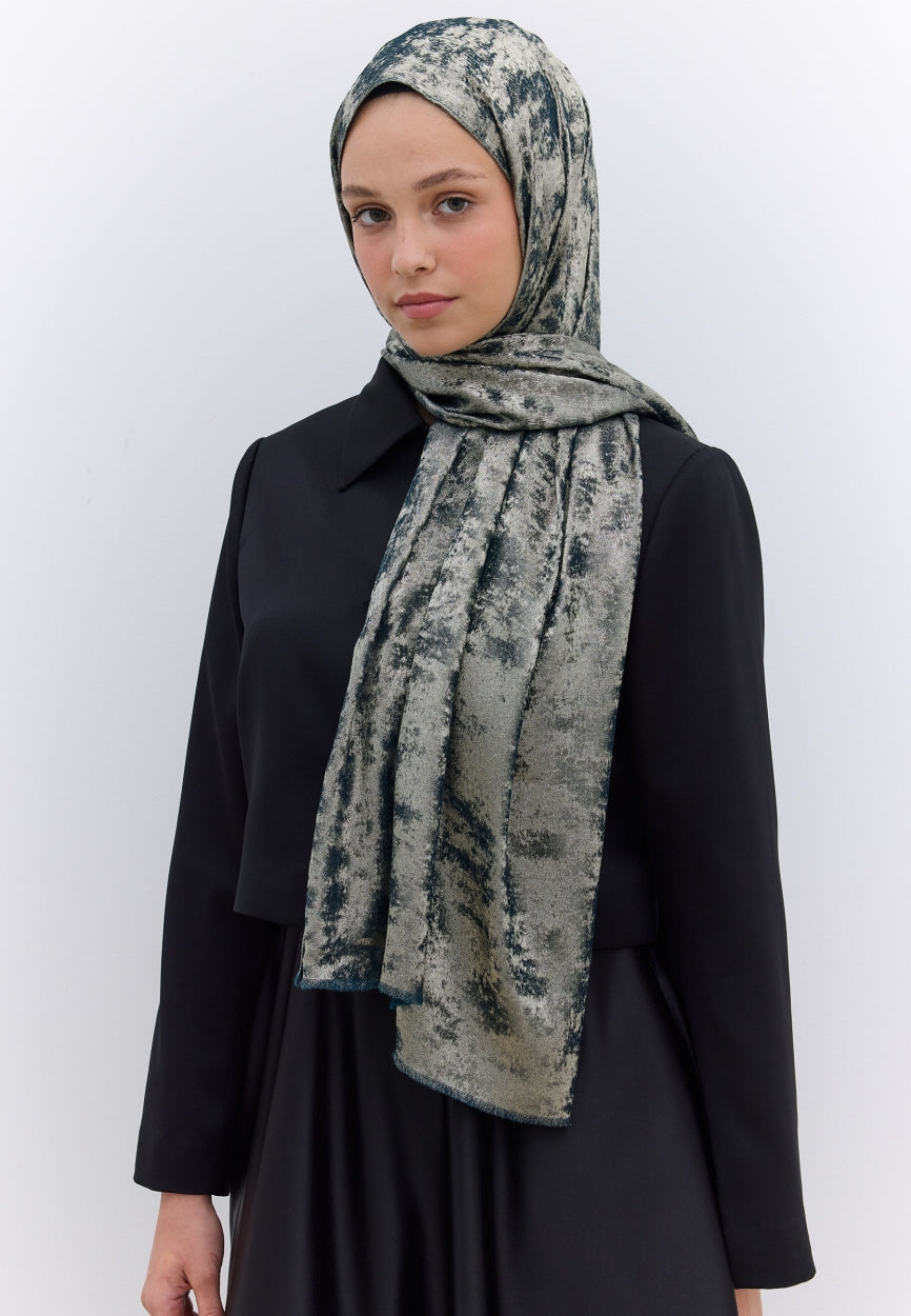 Qivola Silky Shimmery Scarf in Emerald, side view