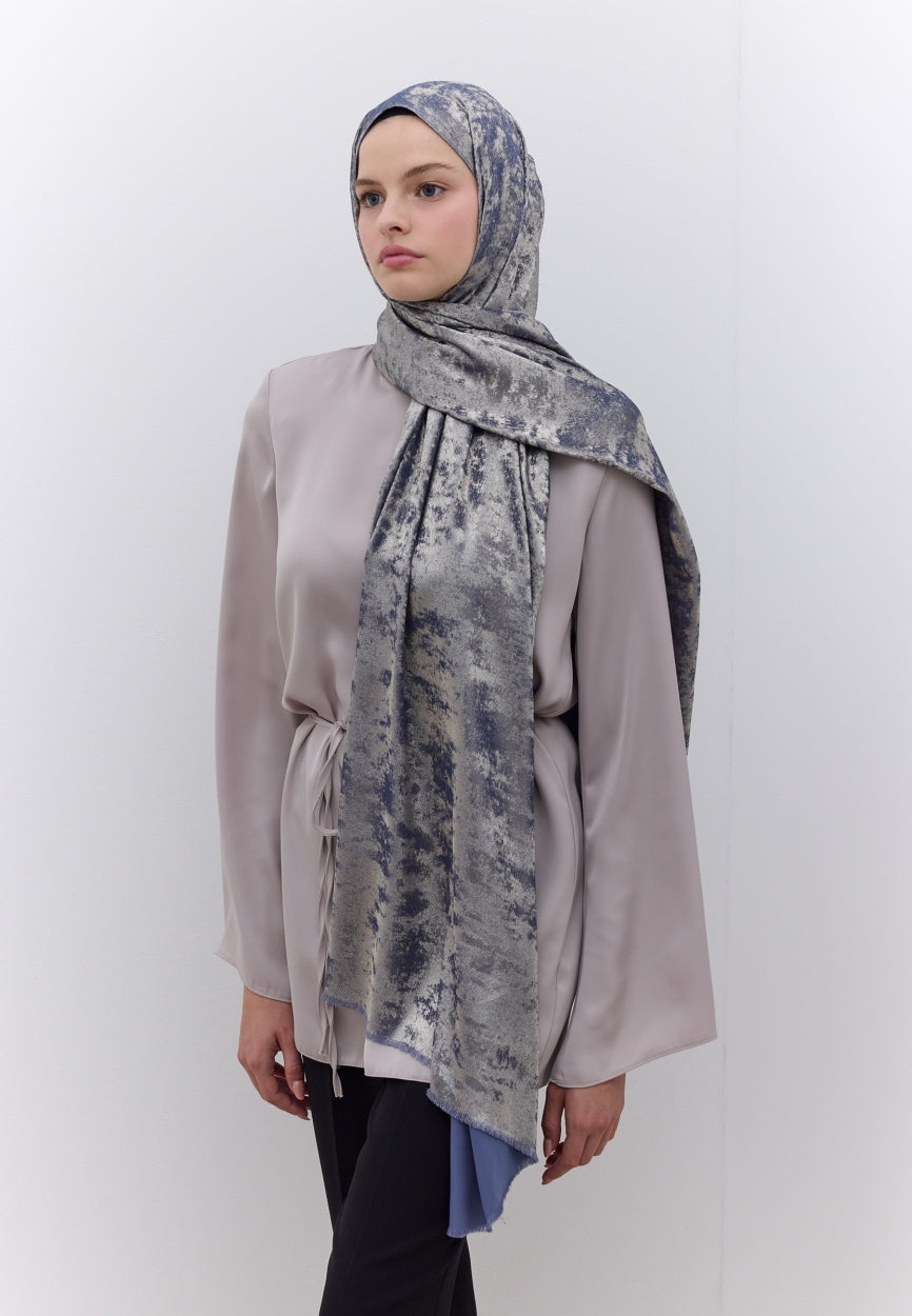 Qivola Silky Shimmery Scarf in Indigo, styled look