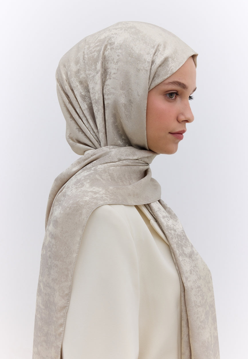 Qivola Silky Shimmery Scarf in Light, back view