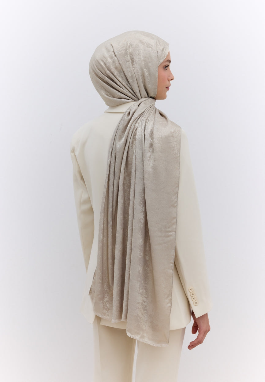 Qivola Silky Shimmery Scarf in Light, detail view