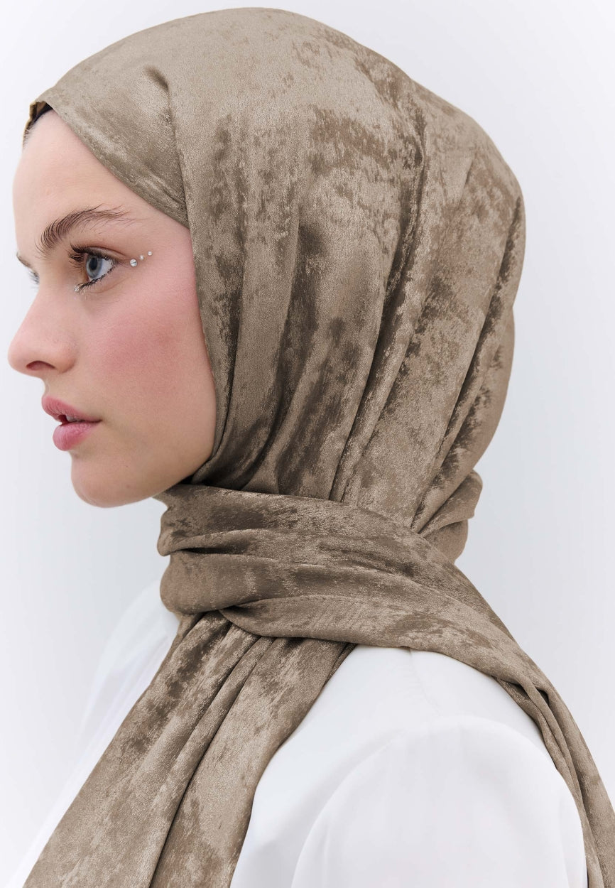 Qivola Silky Shimmery Scarf in Mink, side view