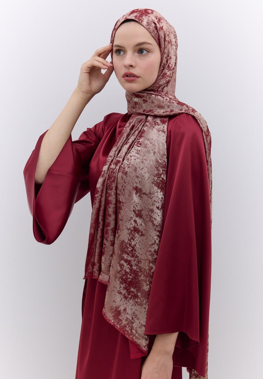 Qivola Silky Shimmery Scarf in Rejection, side view