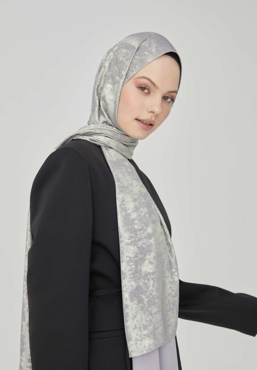 Qivola Silky Shimmery Scarf in Silver, back view