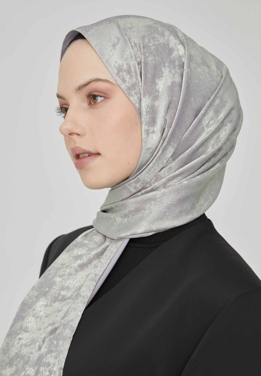 Qivola Silky Shimmery Scarf in Silver, side view