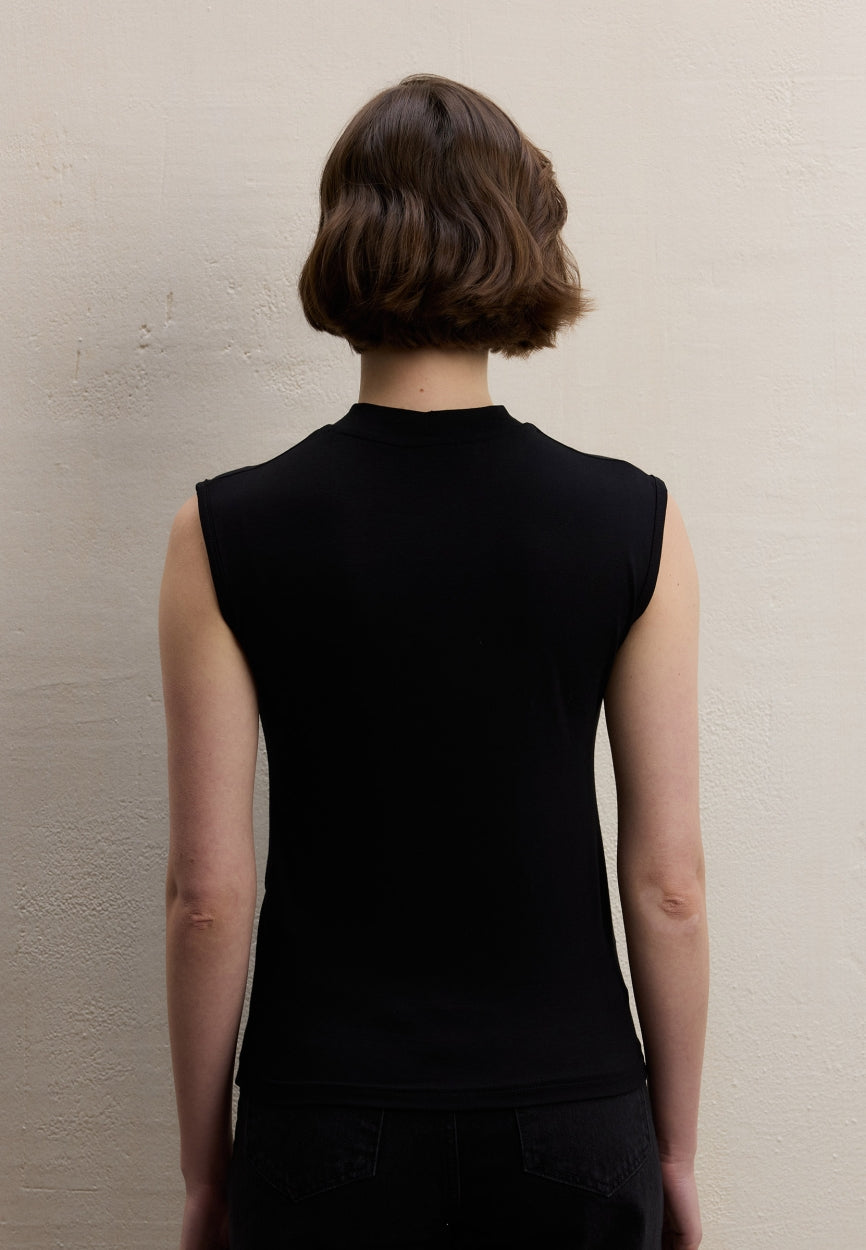Qivola Sleeveless Bamboo Body Undershirt in Black, detail view