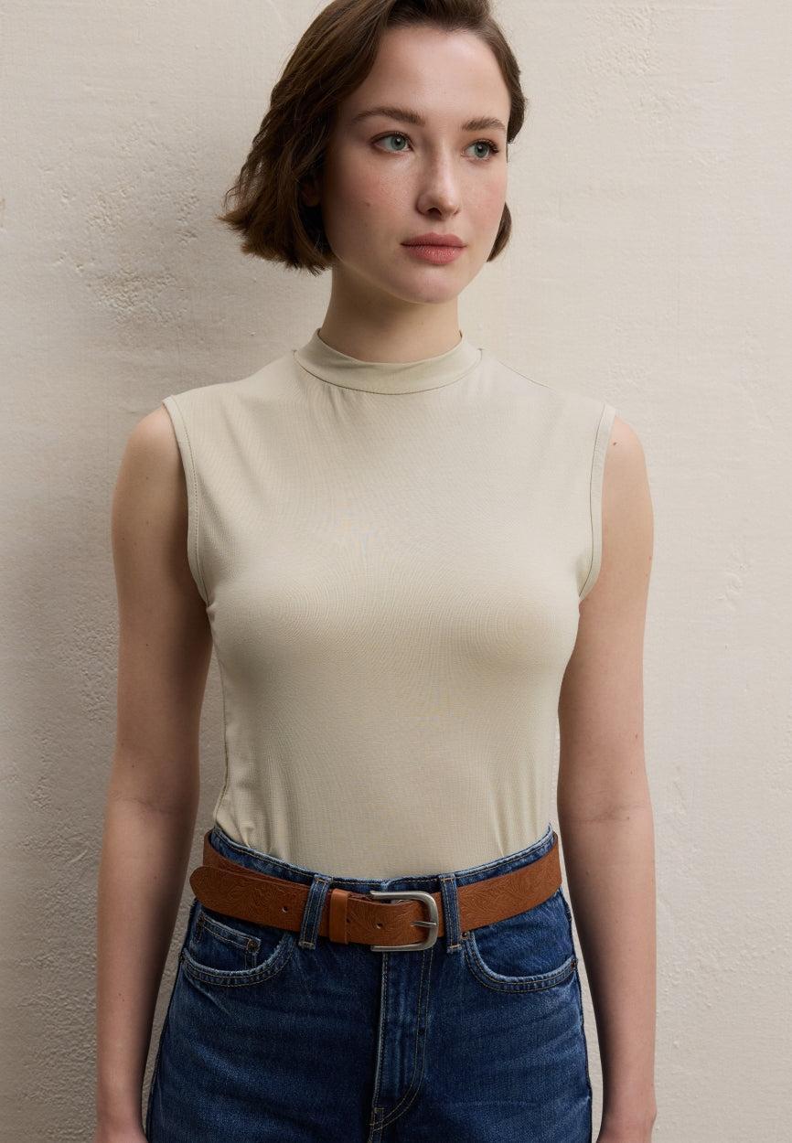 Qivola Sleeveless Bamboo Body Undershirt in Green, front view