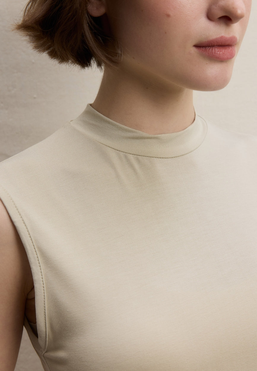 Qivola Sleeveless Bamboo Body Undershirt in Green, side view