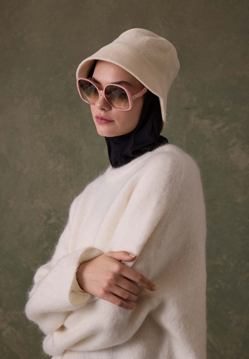 Black Sporty Bonnet side angle showing elegant silhouette